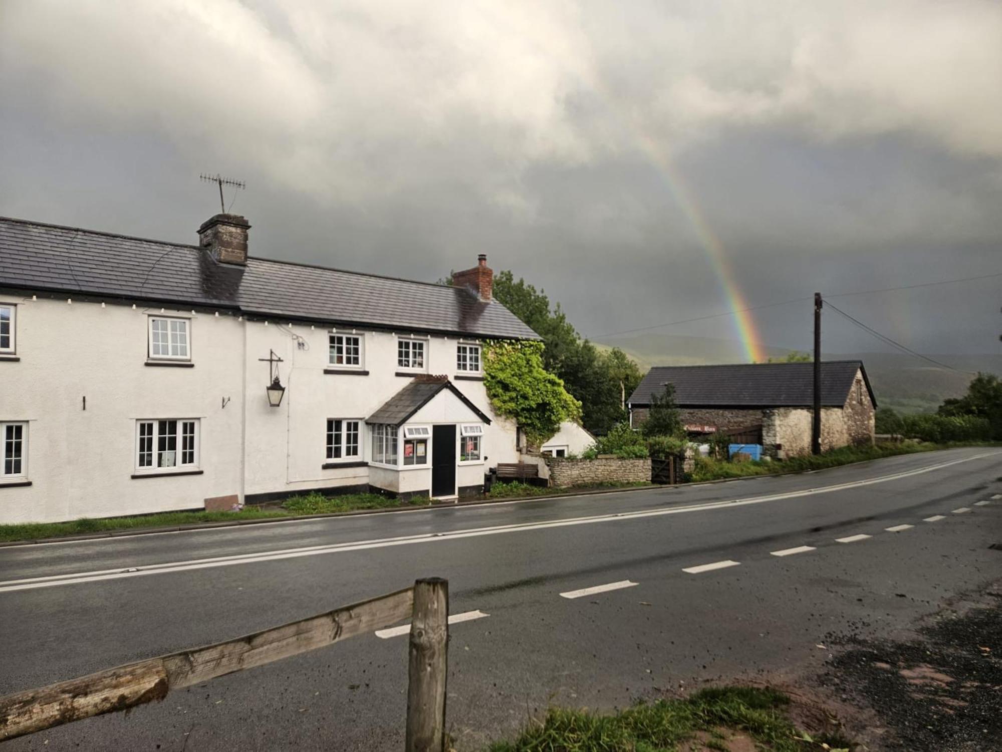 Dinas Castle Inn Brecon Zewnętrze zdjęcie